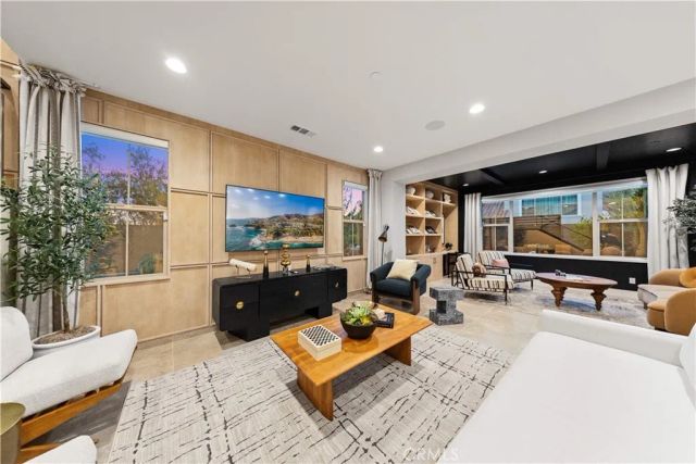 179 Somera, Irvine, CA 92602