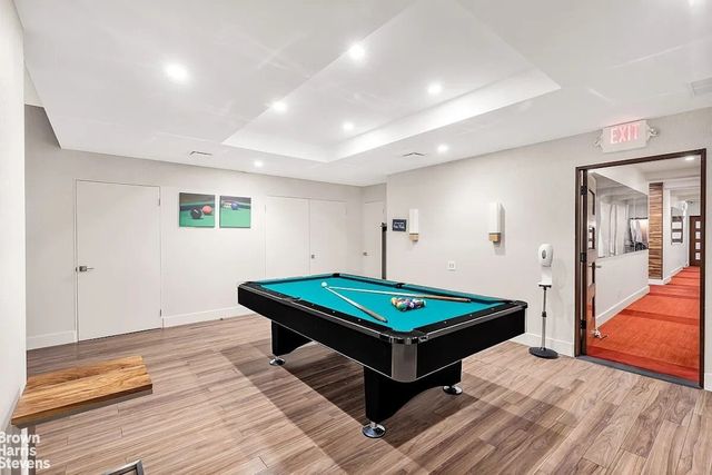 870 United Nations Plz Apt 16D, New York City, NY 10017