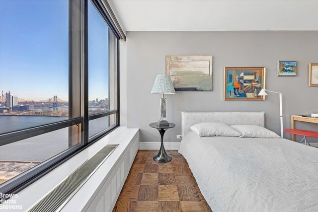 870 United Nations Plz Apt 16D, New York City, NY 10017