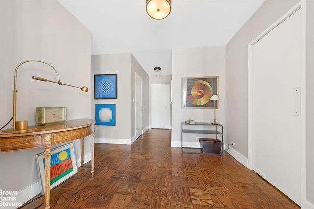 870 United Nations Plz Apt 16D, New York City, NY 10017