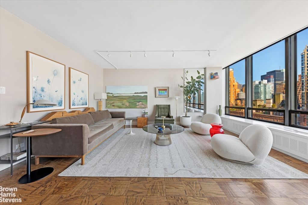 870 United Nations Plz Apt 16D, New York City, NY 10017