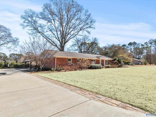2314 Meadowbrook Road SE, Decatur, AL 35601