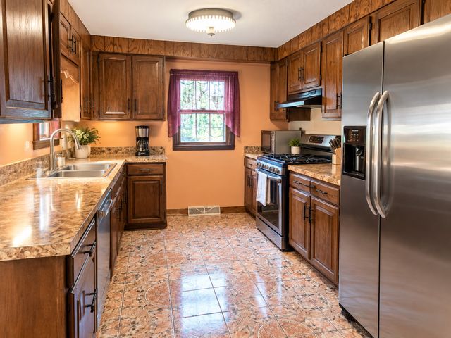 2903 GABRIEL Avenue, Zion, IL 60099