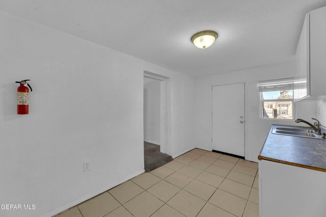 218 NW I Avenue ABCD, Fabens, TX 79838