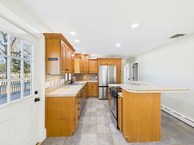 25 Pershing Ave, Acushnet, MA 02743