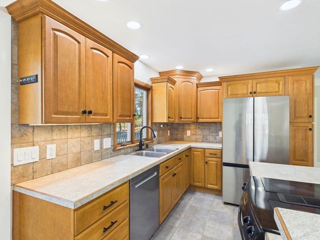 25 Pershing Ave, Acushnet, MA 02743