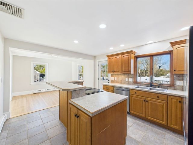 25 Pershing Ave, Acushnet, MA 02743