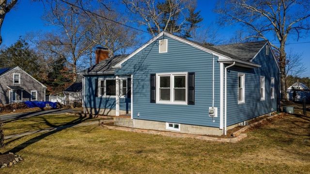 25 Pershing Ave, Acushnet, MA 02743