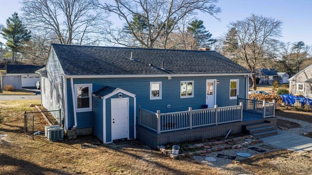 25 Pershing Ave, Acushnet, MA 02743