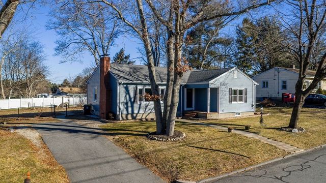 25 Pershing Ave, Acushnet, MA 02743