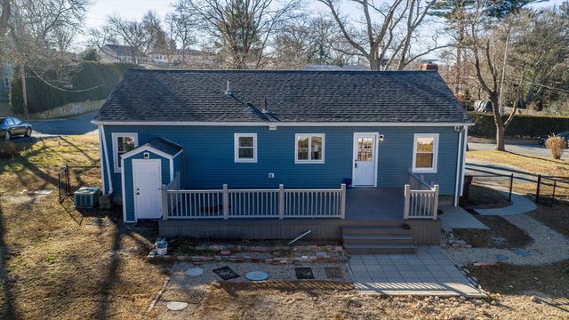 25 Pershing Ave, Acushnet, MA 02743