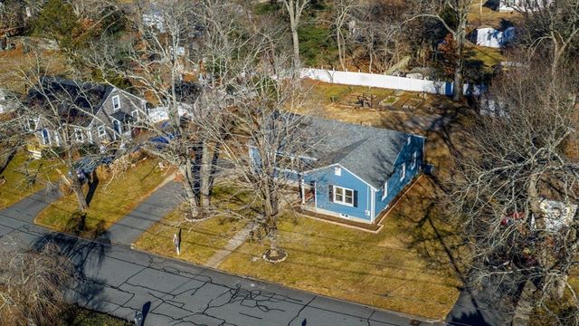 25 Pershing Ave, Acushnet, MA 02743