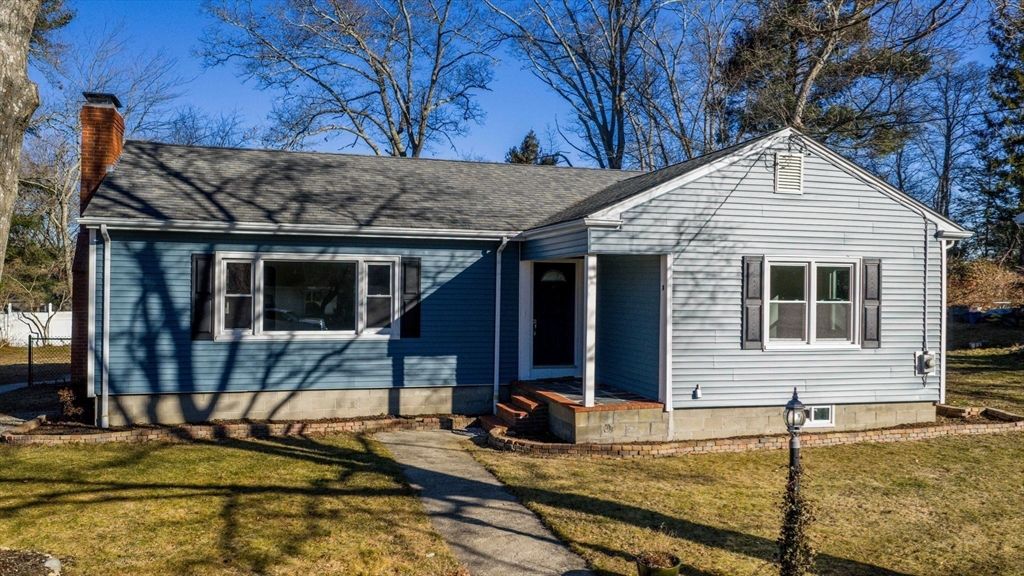 25 Pershing Ave, Acushnet, MA 02743