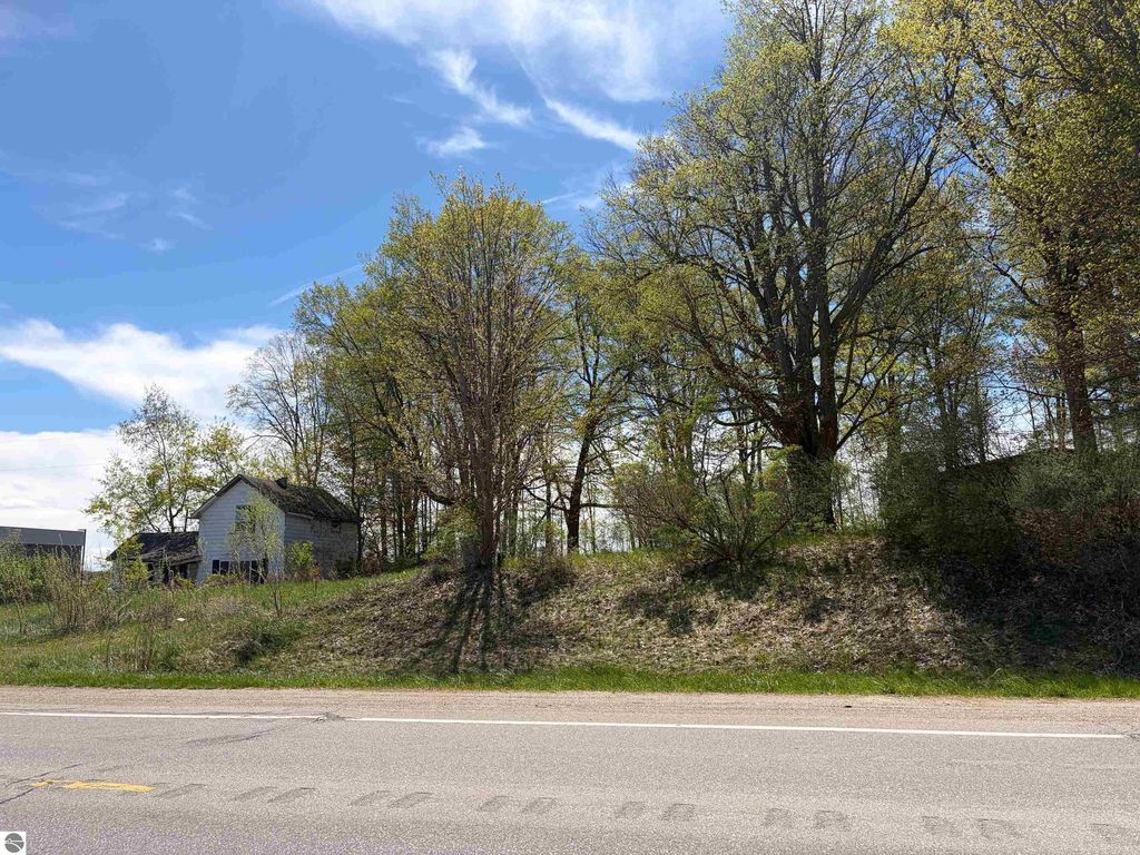 Image 6 of property listing at 1740 & 1732 E Remus Road, Mt Pleasant, MI 48858
