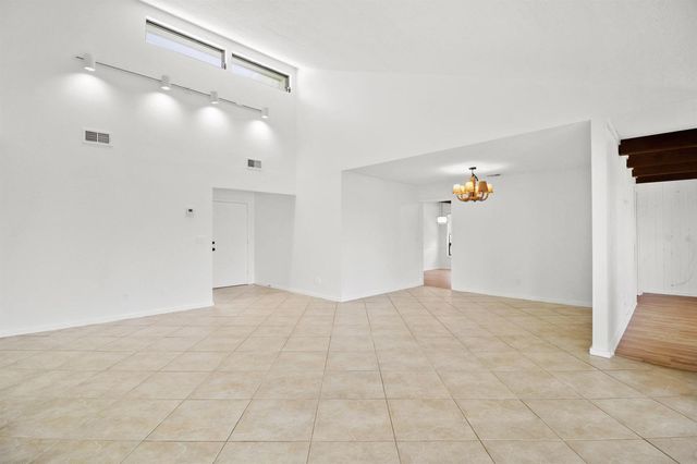 65 W Pinehill Trl W, Tequesta, FL 33469