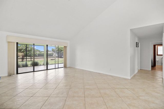 65 W Pinehill Trl W, Tequesta, FL 33469