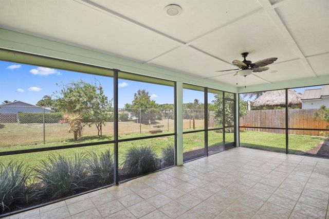 65 W Pinehill Trl W, Tequesta, FL 33469