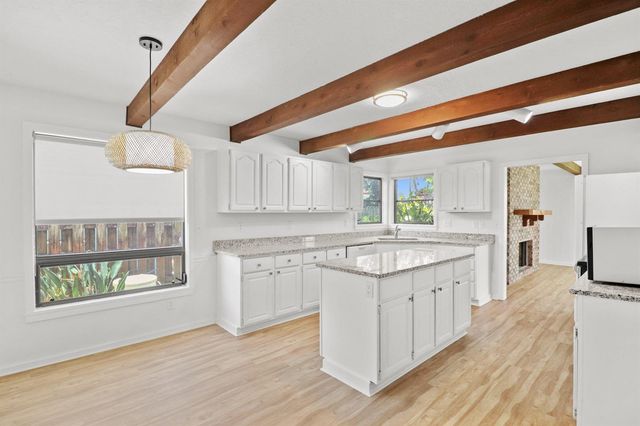 65 W Pinehill Trl W, Tequesta, FL 33469