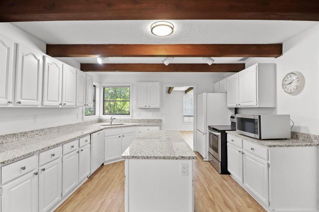 65 W Pinehill Trl W, Tequesta, FL 33469