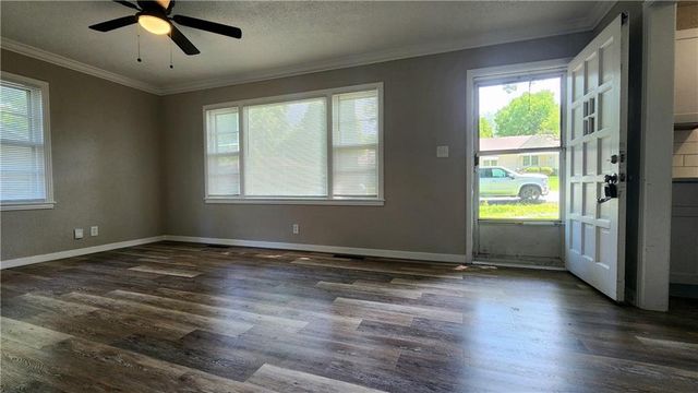2102 S Claremont Avenue, Independence, MO 64052