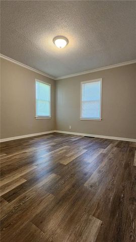 2102 S Claremont Avenue, Independence, MO 64052