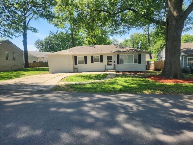 2102 S Claremont Avenue, Independence, MO 64052