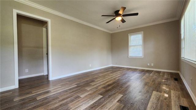 2102 S Claremont Avenue, Independence, MO 64052