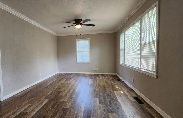 2102 S Claremont Avenue, Independence, MO 64052