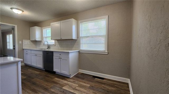 2102 S Claremont Avenue, Independence, MO 64052