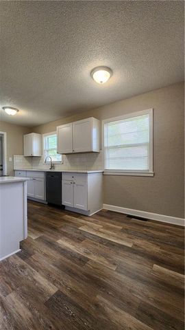 2102 S Claremont Avenue, Independence, MO 64052