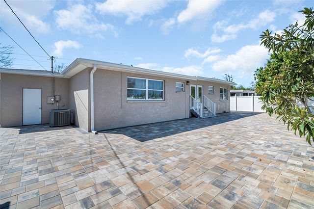 4767 26TH AVENUE N, St Petersburg, FL 33713