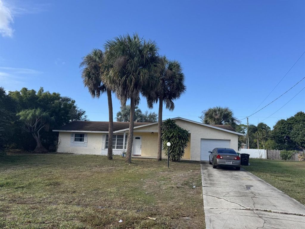 2434 SE Sidonia Street, Port St. Lucie, FL 34952