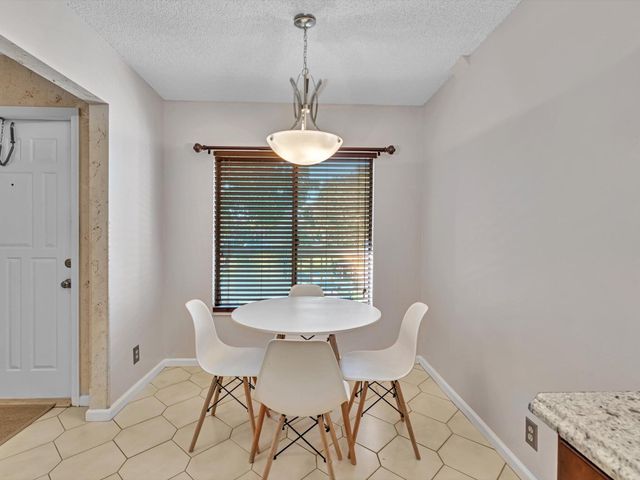 10143 Mangrove Drive 203, Boynton Beach, FL 33437