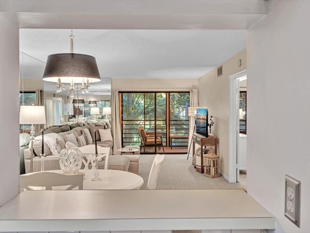 10143 Mangrove Drive 203, Boynton Beach, FL 33437