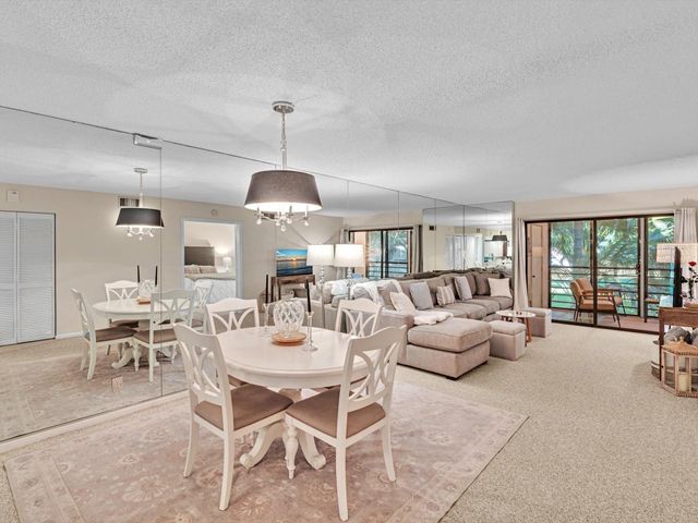 10143 Mangrove Drive 203, Boynton Beach, FL 33437