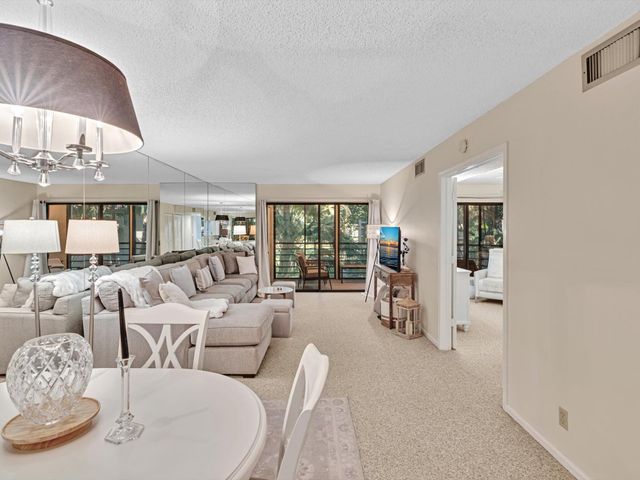 10143 Mangrove Drive 203, Boynton Beach, FL 33437
