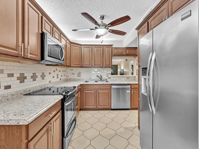 10143 Mangrove Drive 203, Boynton Beach, FL 33437