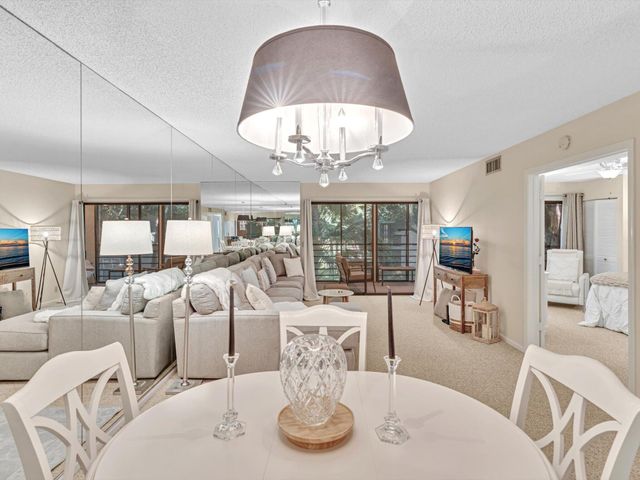 10143 Mangrove Drive 203, Boynton Beach, FL 33437