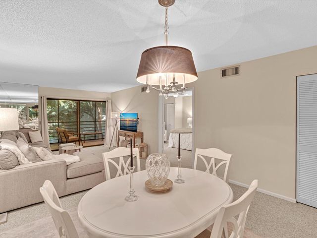 10143 Mangrove Drive 203, Boynton Beach, FL 33437