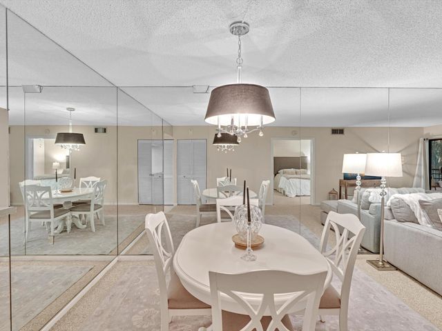 10143 Mangrove Drive 203, Boynton Beach, FL 33437