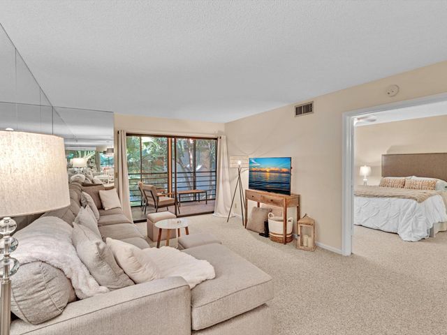10143 Mangrove Drive 203, Boynton Beach, FL 33437