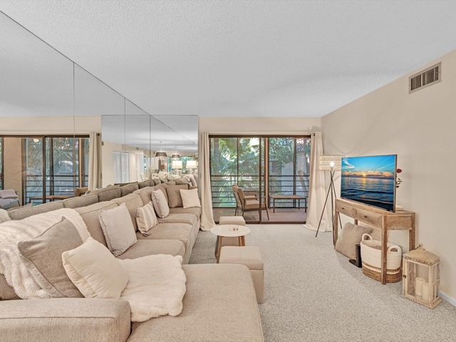 10143 Mangrove Drive 203, Boynton Beach, FL 33437