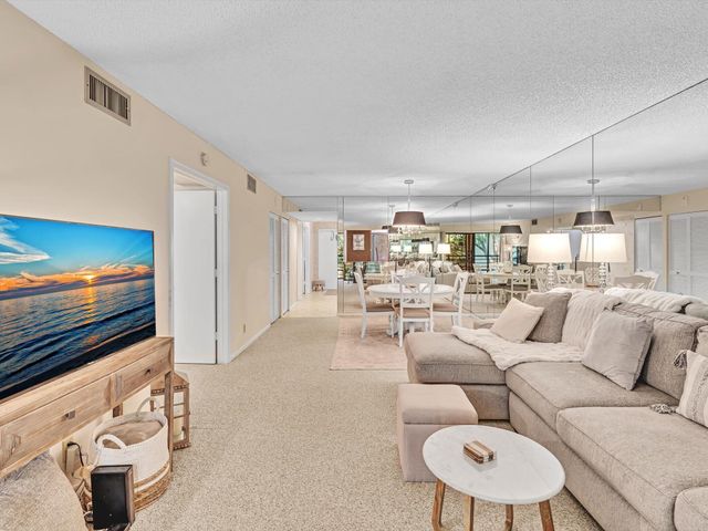 10143 Mangrove Drive 203, Boynton Beach, FL 33437