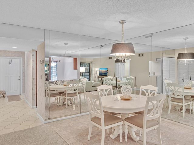 10143 Mangrove Drive 203, Boynton Beach, FL 33437