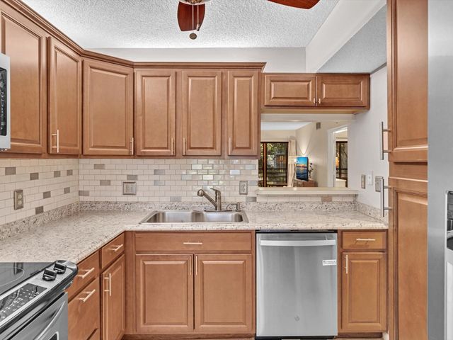 10143 Mangrove Drive 203, Boynton Beach, FL 33437