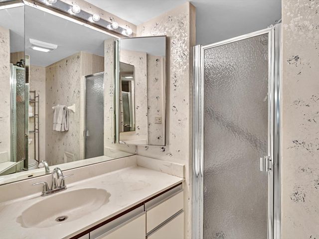 10143 Mangrove Drive 203, Boynton Beach, FL 33437