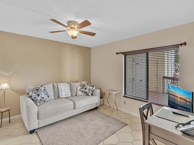 10143 Mangrove Drive 203, Boynton Beach, FL 33437