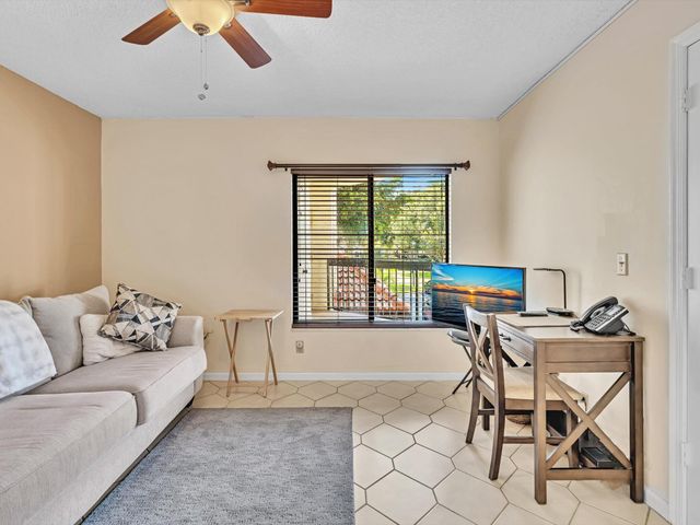 10143 Mangrove Drive 203, Boynton Beach, FL 33437
