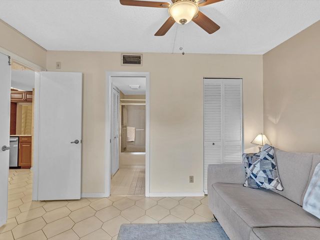 10143 Mangrove Drive 203, Boynton Beach, FL 33437