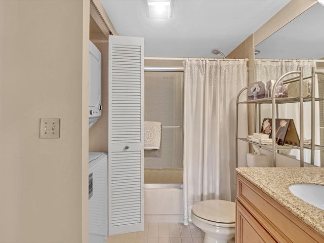 10143 Mangrove Drive 203, Boynton Beach, FL 33437